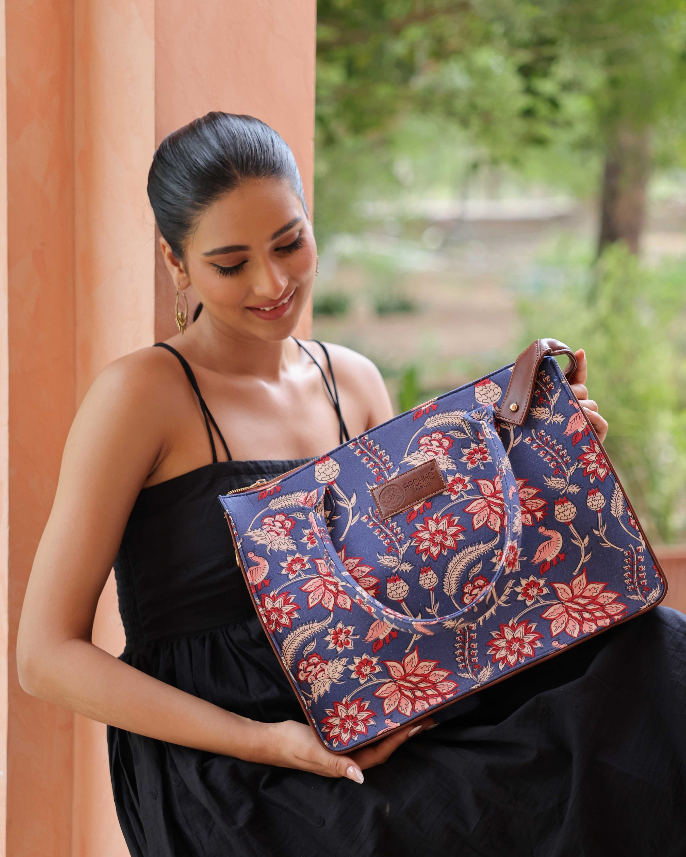 Orya Blue Shoulder Bag